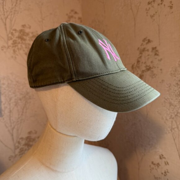 New York Yankees Clean up hat in moss green with pink - Picture 8 of 16